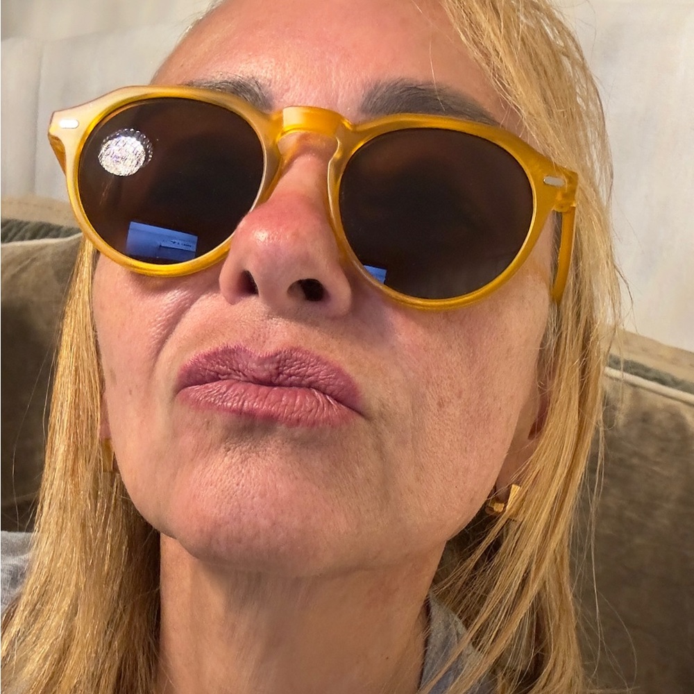 Stylish Yellow Sunglasses - Picture 5 of 5